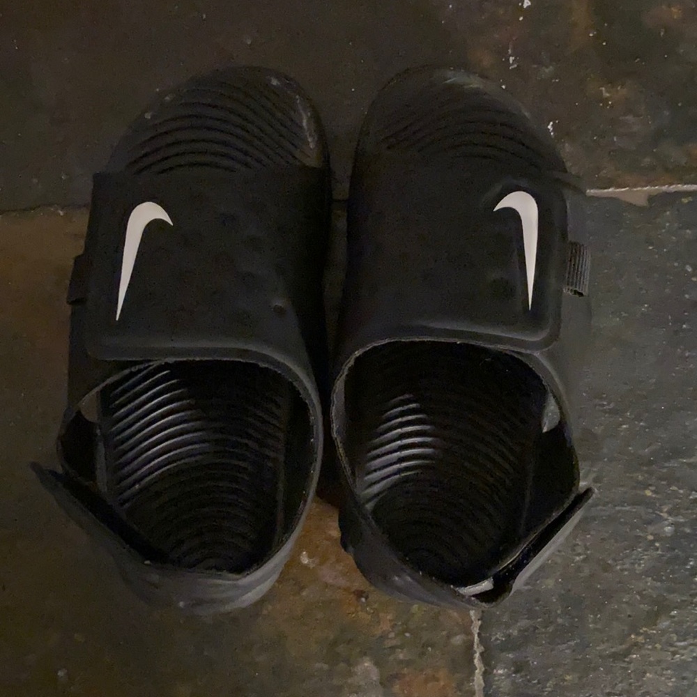 Toddler boys Nike Velcro slides/sandals size 8C